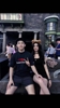 以后一起去美国逛街？网前此前晒林葳和女友卓识一块出游的合照~